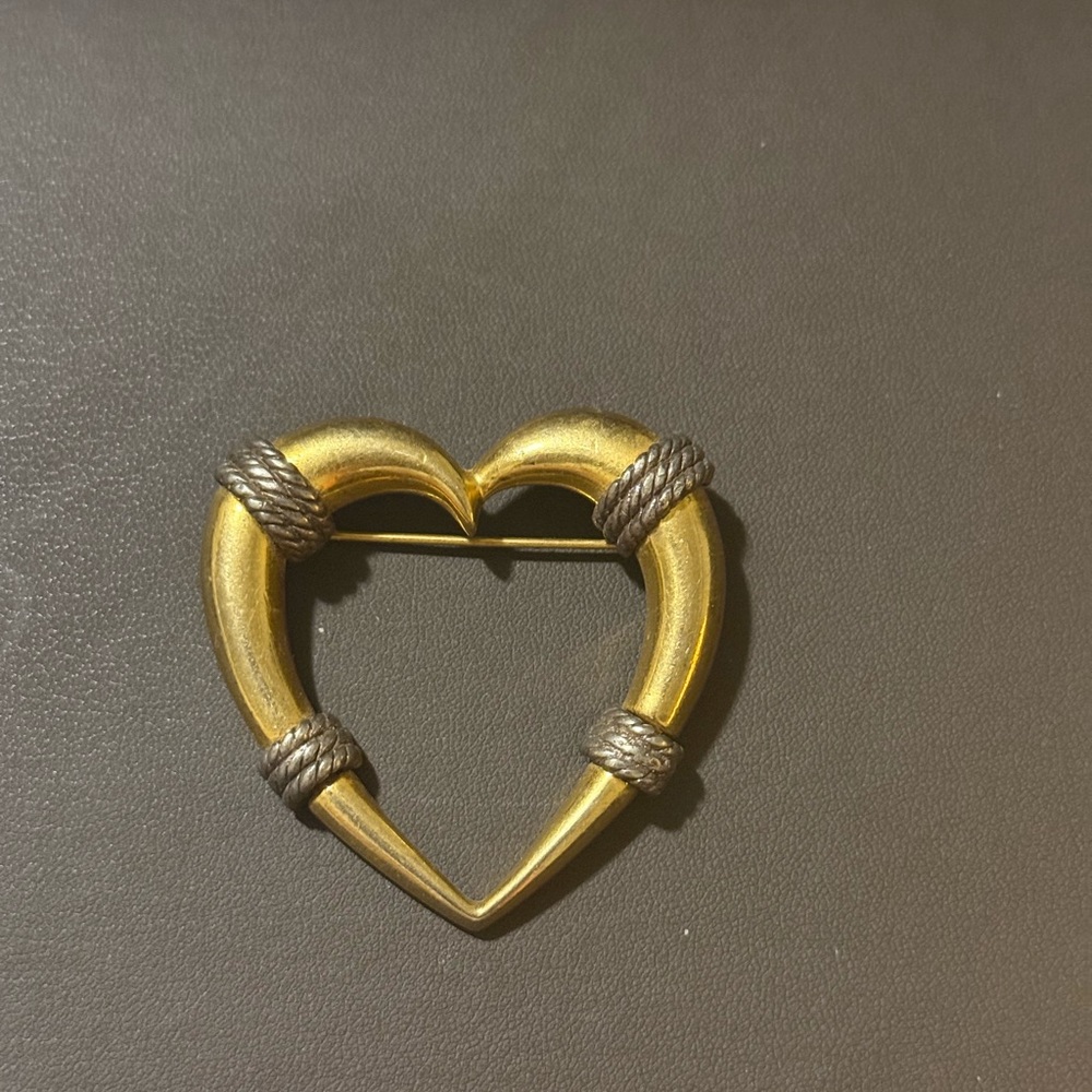 Gold Tone Heart Rope Accent Brooch